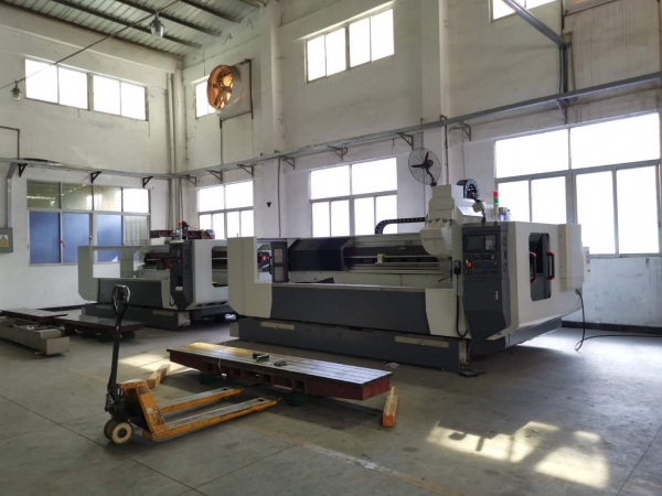 鋁型材加工設(shè)備研發(fā)專家，精工品質(zhì)。30臺(tái)鋁型材設(shè)備對(duì)外加工